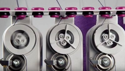 Die Strickmachine steht im Mittelpunkt von Looop