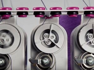 Die Strickmachine steht im Mittelpunkt von Looop Die Strickmachine steht im Mittelpunkt von Looop