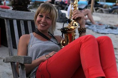 Die Saxophonistin und Saengerin Stephanie Lottermoser bedient sich stilistisch traditioneller wie auch moderner Jazz-Elemente.
