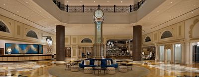 Die Eingangshalle des Waldorf Astoria Ras Al Khaimah ist fast schon ein Tempel