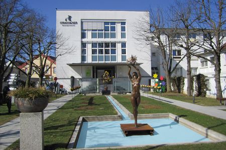 Die Kunstgiesserei Strassacker in Suessen hat sich seit vier Generationen als Familienunternehmen dem Kunstguss verschrieben.