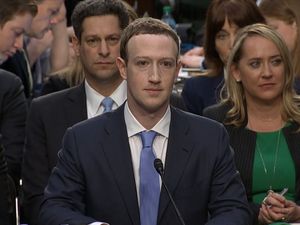 Während Konzernchef Mark Zuckerberg sein teures Metaverse-Projekt vorantreibt müssen 11.000 Mitarbeiter gehen Während Konzernchef Mark Zuckerberg sein teures Metaverse-Projekt vorantreibt müssen 11.000 Mitarbeiter gehen