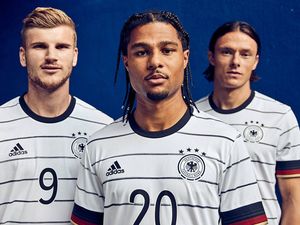 Die sehen aus wie Straeflinge im Wilden Westen schreibt ein User ueber das neue Trikot fuer die DFB Elf