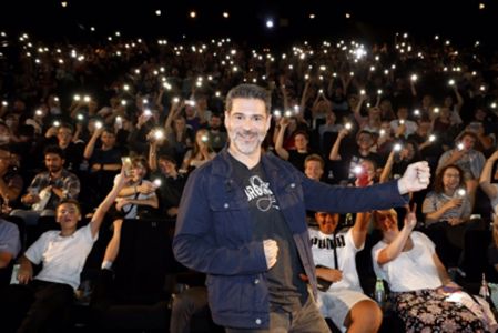 Rick Kavanian, die deutsche Stimme von Stu Kumail Nanjiani rockt Berlin