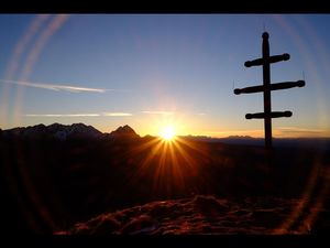Für die Sonnenaufgangswanderung von Schenna/Südtirol auf den Spieler sollten die Teilnehmer über gute Kondition verfügen Für die Sonnenaufgangswanderung von Schenna/Südtirol auf den Spieler sollten die Teilnehmer über gute Kondition verfügen
