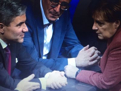 Wird hier das Ende von Deutschland besprochen? Ganz links auf dem Bild, Stephan Harbarth der neue Bundeverfassungsrichter in Karlsruhe mit Angela Merkel