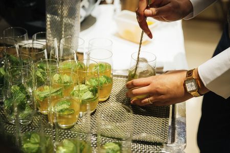 Benutzt man anstelle von Rum, den sardischen Likör „Mirto“, so wird aus einem klassischen „Mojito“ ein „Mojirto“