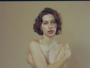 King Princess, buergerlich Mikaela Straus ist eine US-amerikanische Singer-Songwriterin, Popmusikerin und Multiinstrumentalistin King Princess, buergerlich Mikaela Straus ist eine US-amerikanische Singer-Songwriterin, Popmusikerin und Multiinstrumentalistin