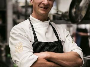 Weihnachten ist auch vegetarisch ein Genuss, findet Sternechef Maximilian Moser vom Gourmetrestaurant Aubergine im Hotel Vier Jahreszeiten Starnberg Weihnachten ist auch vegetarisch ein Genuss, findet Sternechef Maximilian Moser vom Gourmetrestaurant Aubergine im Hotel Vier Jahreszeiten Starnberg