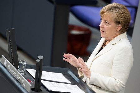 Angela Merkel noch gruener als die Gruenen