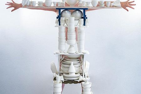 Mit der Ausstellung DER PORZELLAN CODE zeigt das Museum für Vor- und Frühgeschichte erstmals umfassend Uli Aigners Wirken und die vielfältigen Deutungen davon