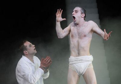 Faust in der Opferrolle Faust in der Opferrolle