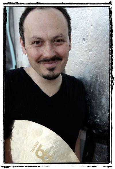 Guido May ist deutscher Schlagzeuger und spielt im Jazzclub Unterfahrt Muenchen
