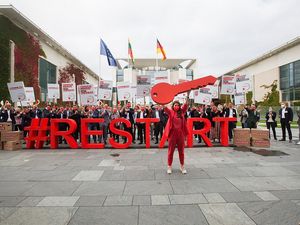 DIE FAMILIENUNTERNEHMER in Nordrhein-Westfalen zur Unternehmerdemo in Berlin DIE FAMILIENUNTERNEHMER in Nordrhein-Westfalen zur Unternehmerdemo in Berlin
