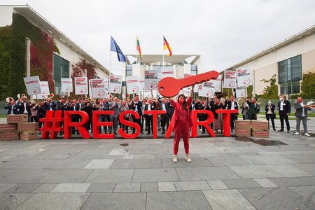 DIE FAMILIENUNTERNEHMER in Nordrhein-Westfalen zur Unternehmerdemo in Berlin