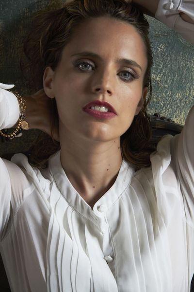 Anna Calvi gibt Konzert beim Stimmenfestival