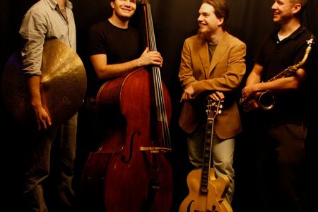 Jan Jansohn Quartett spielt ein  Repertoire von Jazz, Funk und Popsongs großer Jazzmusiker