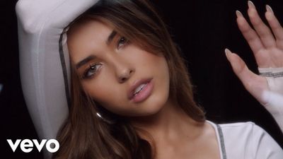 Madison Beer veroeffentlicht ihre neueste Single BOYSHIT ueber Epic Records