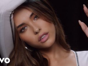 Madison Beer veroeffentlicht ihre neueste Single BOYSHIT ueber Epic Records Madison Beer veroeffentlicht ihre neueste Single BOYSHIT ueber Epic Records