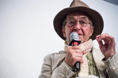 Dr. Andreas Kaufmann übergibt Award an René Burri
