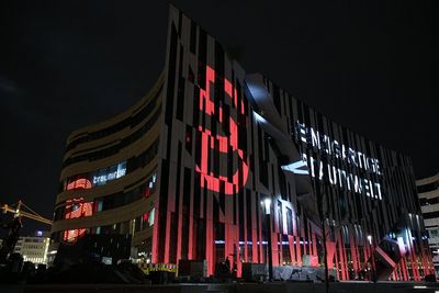 Der Koe-Bogen bei Nacht.