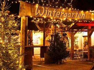 Bayerwald-Handwerk erwartet Besucher des weihnachtlich geschmückten Joska-Wintergartens nahe dem Vier-Sterne-Superior-Hotel Bodenmaiser Hof Bayerwald-Handwerk erwartet Besucher des weihnachtlich geschmückten Joska-Wintergartens nahe dem Vier-Sterne-Superior-Hotel Bodenmaiser Hof