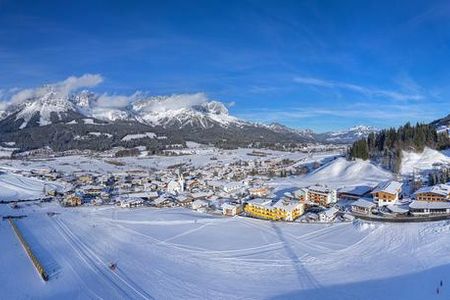 Winterstimmung in Ellmau vor der Kulisse des Wilden Kaiser Tirol – dort findet am 23. Maerz 2019 der erste Ski Triathlon zugunsten der Laureus Sport for Good Foundation statt und Franz Beckenbauer ist dabei