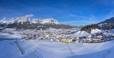 Winterstimmung in Ellmau vor der Kulisse des Wilden Kaiser Tirol – dort findet am 23. Maerz 2019 der erste Ski Triathlon zugunsten der Laureus Sport for Good Foundation statt und Franz Beckenbauer ist dabei