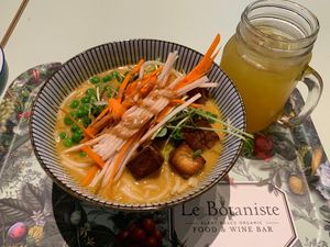 Der Kunde wird in der Gastronomie immer noch direkt vor Ort beworben, das geschieht im Schaukasten wo man sieht, was den Gaesten geboten wird Der Kunde wird in der Gastronomie immer noch direkt vor Ort beworben, das geschieht im Schaukasten wo man sieht, was den Gaesten geboten wird