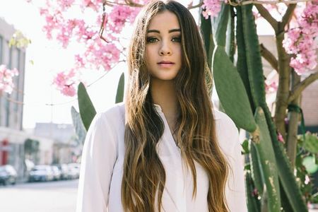 Jasmine Thompson mit neuer Single Adore