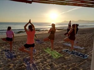 Mit Yoga zum Sonnenaufgang beginnen die Wohlfuehlprogamme des Grupotel Gran Vista & Spa auf Mallorca Mit Yoga zum Sonnenaufgang beginnen die Wohlfuehlprogamme des Grupotel Gran Vista & Spa auf Mallorca