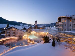Das 5-Sterne Wellnesshotel in Achenkirch ist ein Kraftplatz inmitten der oesterreichischen Alpen mit weitläufiger Wellness-Landschaft Das 5-Sterne Wellnesshotel in Achenkirch ist ein Kraftplatz inmitten der oesterreichischen Alpen mit weitläufiger Wellness-Landschaft