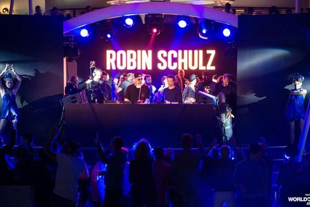 Mit Robin Schulz bei den BigCityBeats WORLD CLUB DOME Cruise Edition 2019 nach Ibiza