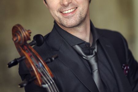 das Neue Jahr beginnt bei den Meisterkonzerten traditionell am 1. Januar um 15. 30 Uhr mit der Neujahrsgala des hr-Sinfonieorchesters im Kurhaus Wiesbaden. In diesem Jahr ist der gefragte deutsche Cellist Daniel Müller-Schott zu Gast und trägt mit Richard Strauss' "Don Quixotte" zu einem Nachmittag der musikalischen Märchen und Sagen bei
