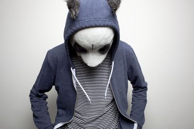 Cro ist ein Phänomen. Der Stuttgarter Rapper, Produzent und Designer hat sich mit seiner ganz eigenen musikalischen Vision innerhalb kürzester Zeit zu einem der wichtigsten Künstler des Landes entwickelt.