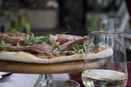 Essen und Trinken NIO Pizza