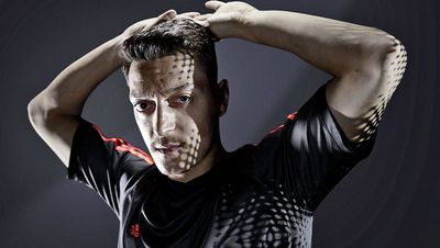 Sponsor Adidas steht weiter zu Oezil, aber Gabor Steingart meint, da hat einer das liberale Deutschland erst vertreten, und dann verraten
