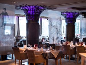 Im Restaurant mit Panoramablick verwöhnt Sie Küchenchef Martin Pöll mit kulinarischen Highlights für höchste Ansprüche Im Restaurant mit Panoramablick verwöhnt Sie Küchenchef Martin Pöll mit kulinarischen Highlights für höchste Ansprüche