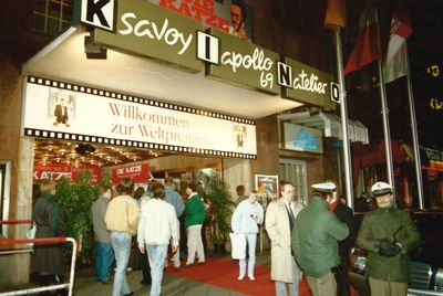 Duesseldorf war Filmstadt und die Graf-Adolf-Straße die Filmmeile mit dem Premium-Kino SAVOY als Mittelpunkt.