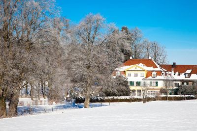 winterlichen Kulisse des Schlossguts Oberambach