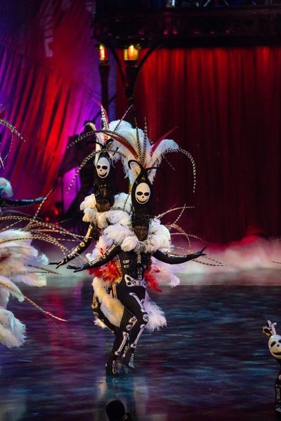 Skeletontanz im Cirque du Soleil
