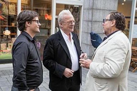Starkuenstler Julian Schnabel bei Geuer und Geuer in Duesseldorf. Hier Dirk Geuer, Imi Knoebel und Julian Schnabel