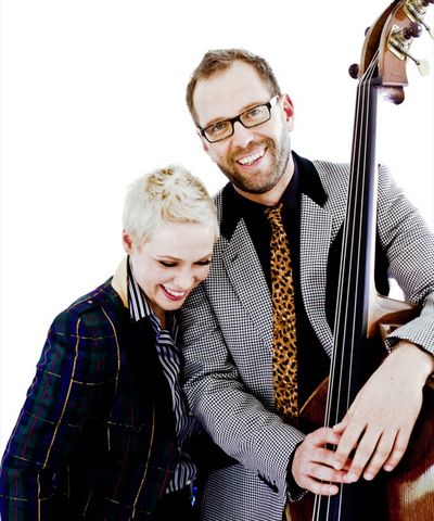 FrauContraBass spielen wie ein musikalisches Koenig-Midas-Paar