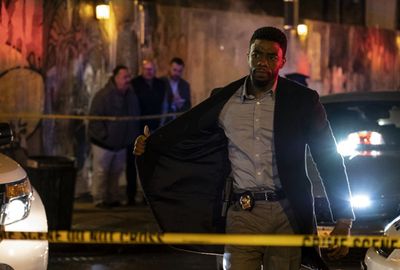 Chadwick Boseman erhaelt in 21 BRIDGES eine Chance zur Wiedergutmachung, er soll die Taeter schnappen