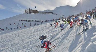 Startschuss am Vallugagrat – beim Kultrennen „Der weisse Rausch“ in St. Anton am Arlberg messen sich am 22. April 2023 erneut hunderte internationale Athleten