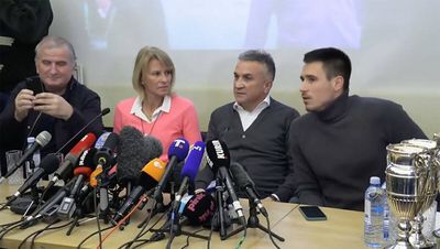 Perfektes Netflix-Material: Novak Djokovics Familie auf ihrer schon jetzt legendären Pressekonferenz