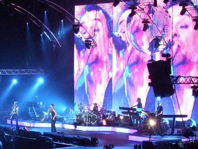 Depeche Mode, die Band, die den Sound der modernen Musik neu definiert hat, starten 2013 in Europa einen neuen, aufsehenerregenden Live-Zyklus. Herzstück der Tour, die zweifelsfrei Kult-Charakter hat, ist Deutschland mit sieben Stadionkonzerten im Juni/Juli. Stadionkonzerte in München, Stuttgart, Frankfurt,