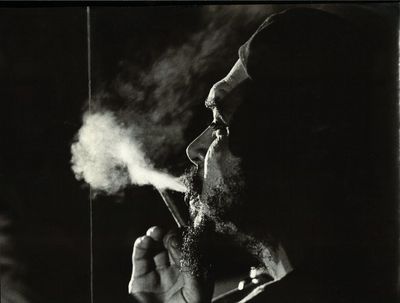 Osvaldo Salas Che fumano, 1964 aus der Skrein Photo Collection.