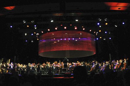 Das jährliche „Music Discovery Project“ ist eines von vielen Angeboten des hr-Sinfonieorchesters, das jungen Menschen einen Zugang zu klassischer Musik eröffnet. In den vergangenen Jahren waren dabei unter anderem DJ Tom Wax und Boris Alexander, Mousse T., Paul van Dyk, Martin Grubinger, „Blumentopf“, „2raumwohnung“, „Ganz Schön Feist“ und Martin O. musikalische Partner des hr-Sinfonieorchesters.