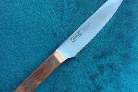 Mit einem Messer im Ruecken, wollte Horst Seehofer nicht auf Merkels Friedhof
